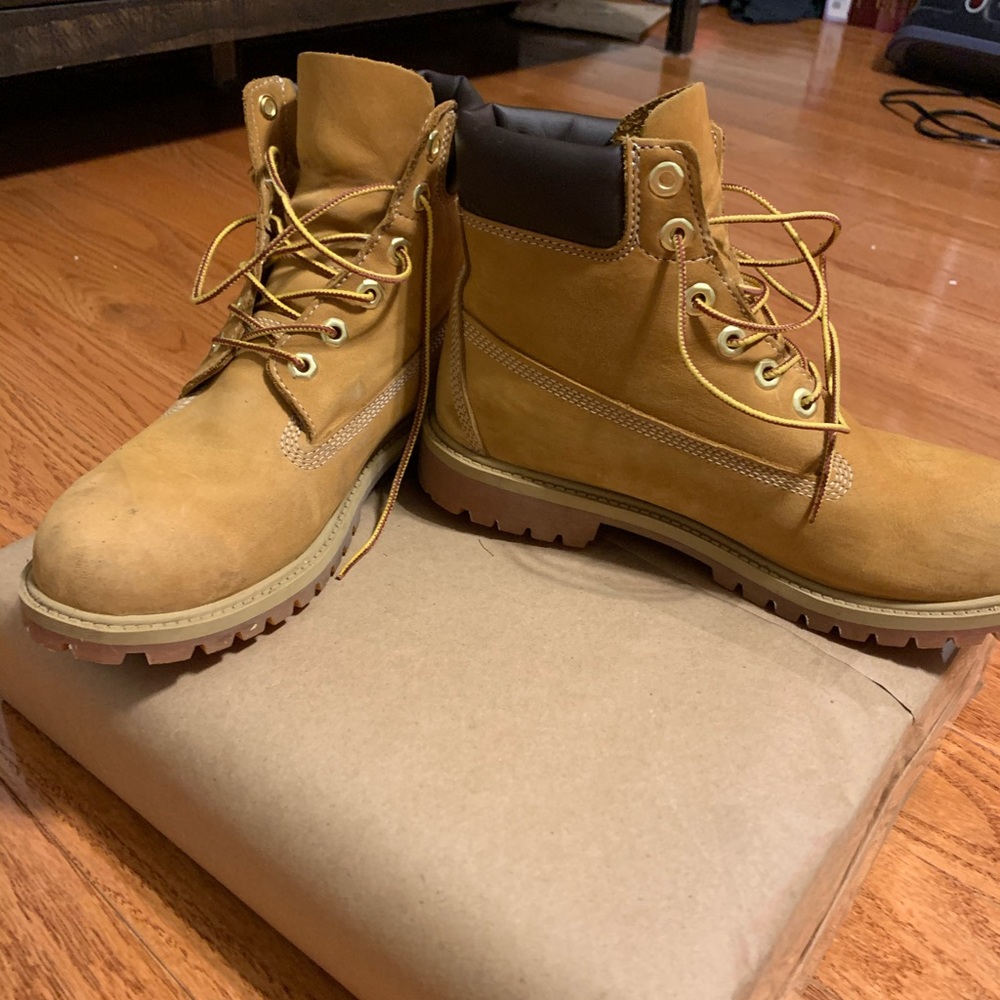 Timberland Basic Wheats High Ankle Boot Size 7.5